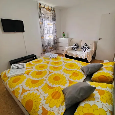 Ana's House - In Private Albergue *
