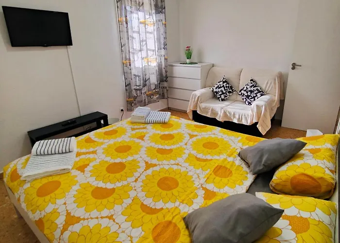 Ana's House - In Private Hostel *